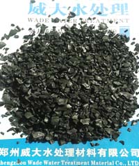 杏殼黃金活性炭采用東北高品質(zhì)大扁杏皮為原料，經(jīng)過(guò)高溫水蒸氣活化精制而成，具有顆粒均勻。